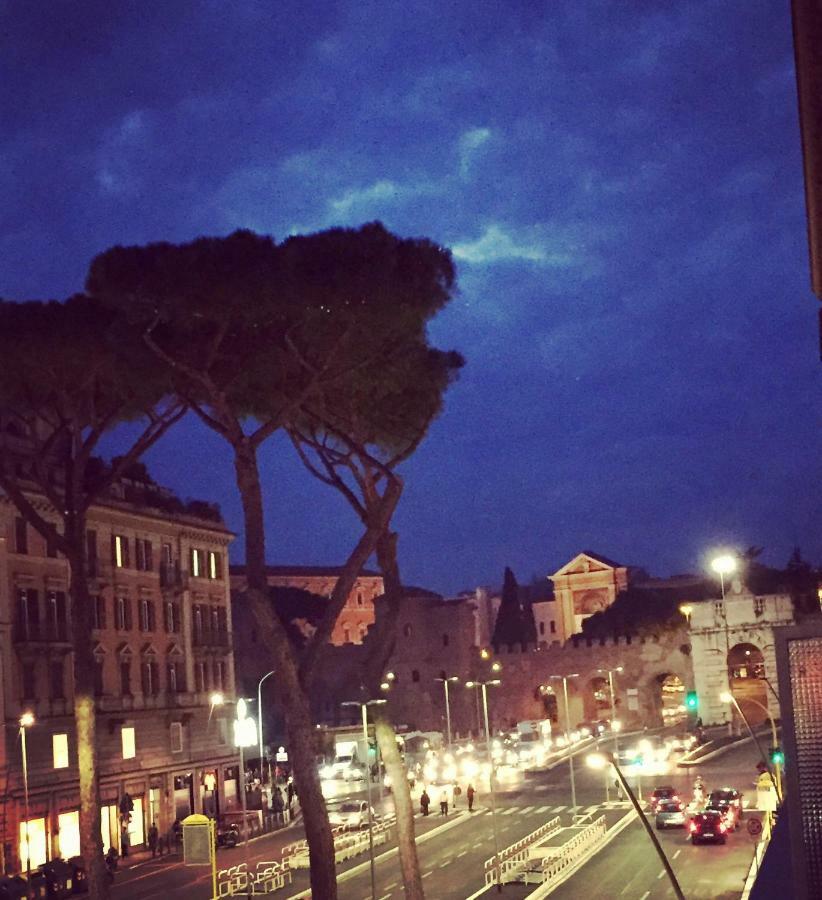 La Maison, Vicino Al Colosseo! Rome Bagian luar foto
